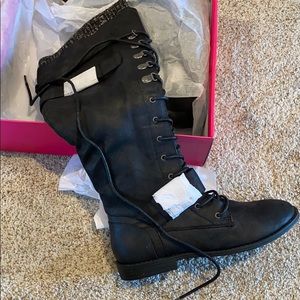 NEW! Flat black boots size 8 lace up. Shoedazzle.